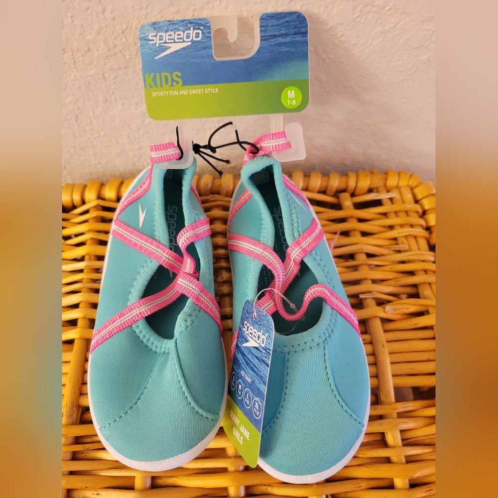 NWT Girls Speedo Water Shoes Sz M